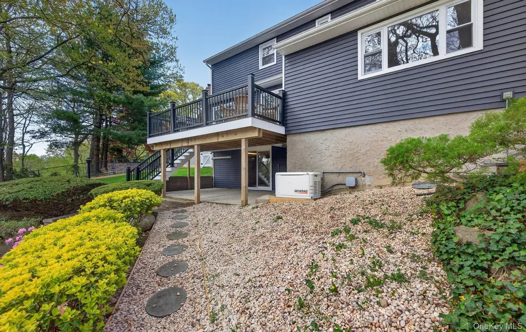 17 Hillcrest Drive Glen Head NY 11545