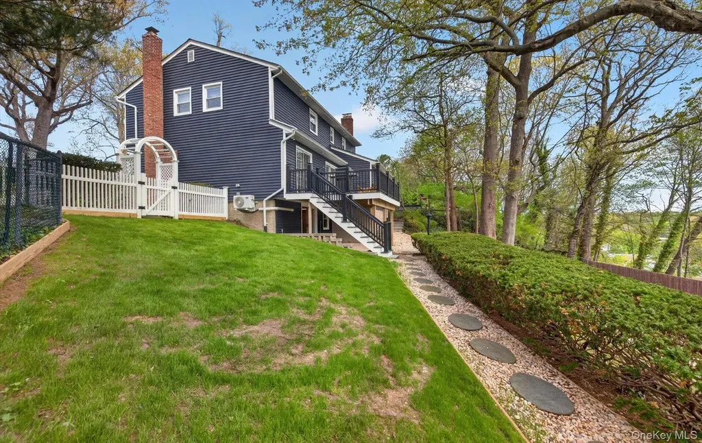 17 Hillcrest Drive Glen Head NY 11545