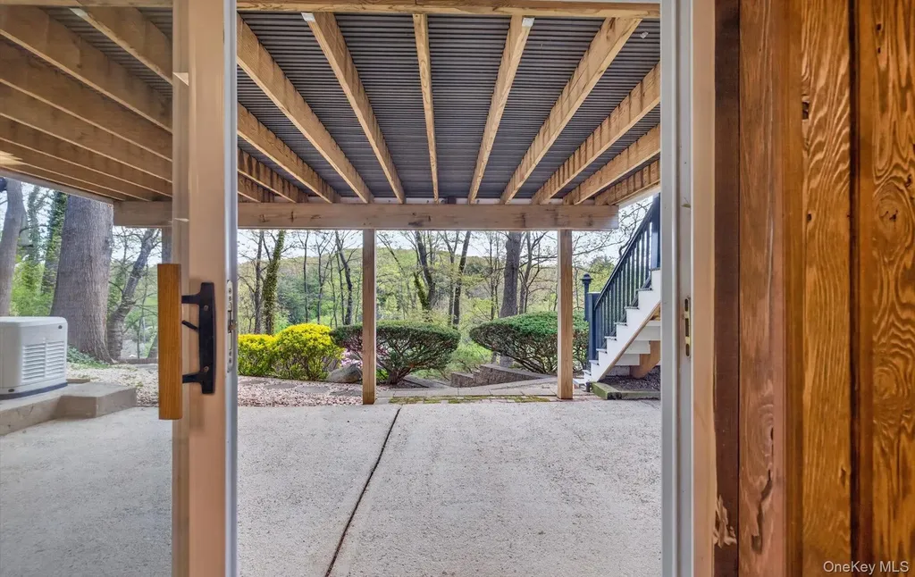 17 Hillcrest Drive Glen Head NY 11545