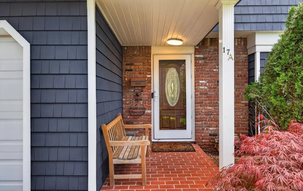 17 Hillcrest Drive Glen Head NY 11545