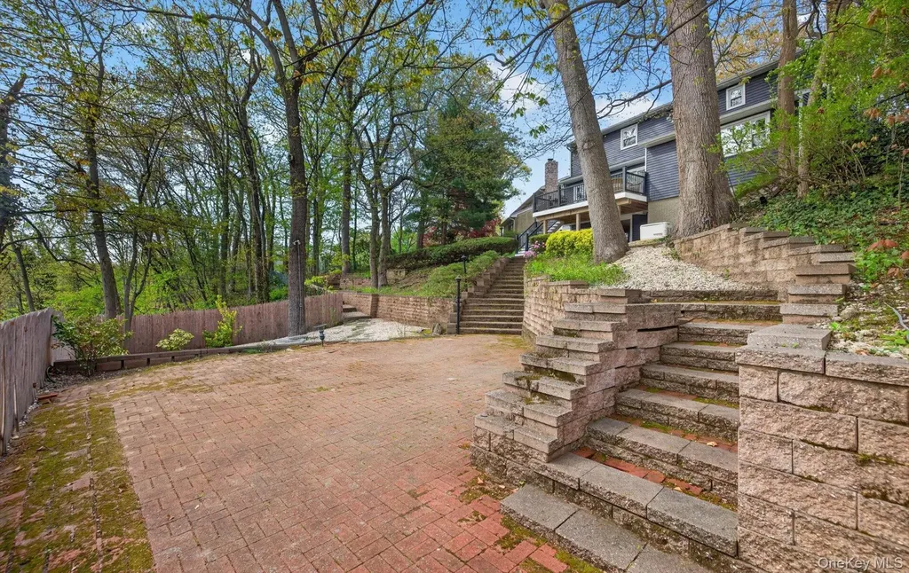 17 Hillcrest Drive Glen Head NY 11545