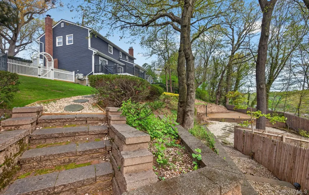 17 Hillcrest Drive Glen Head NY 11545
