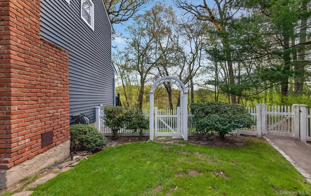 17 Hillcrest Drive Glen Head NY 11545
