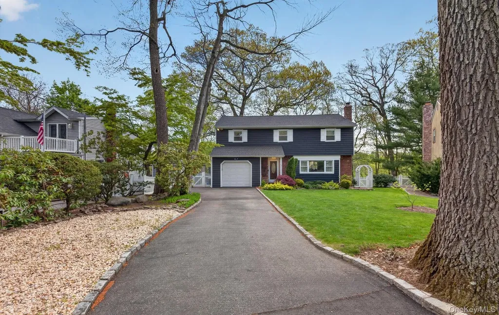 17 Hillcrest Drive Glen Head NY 11545