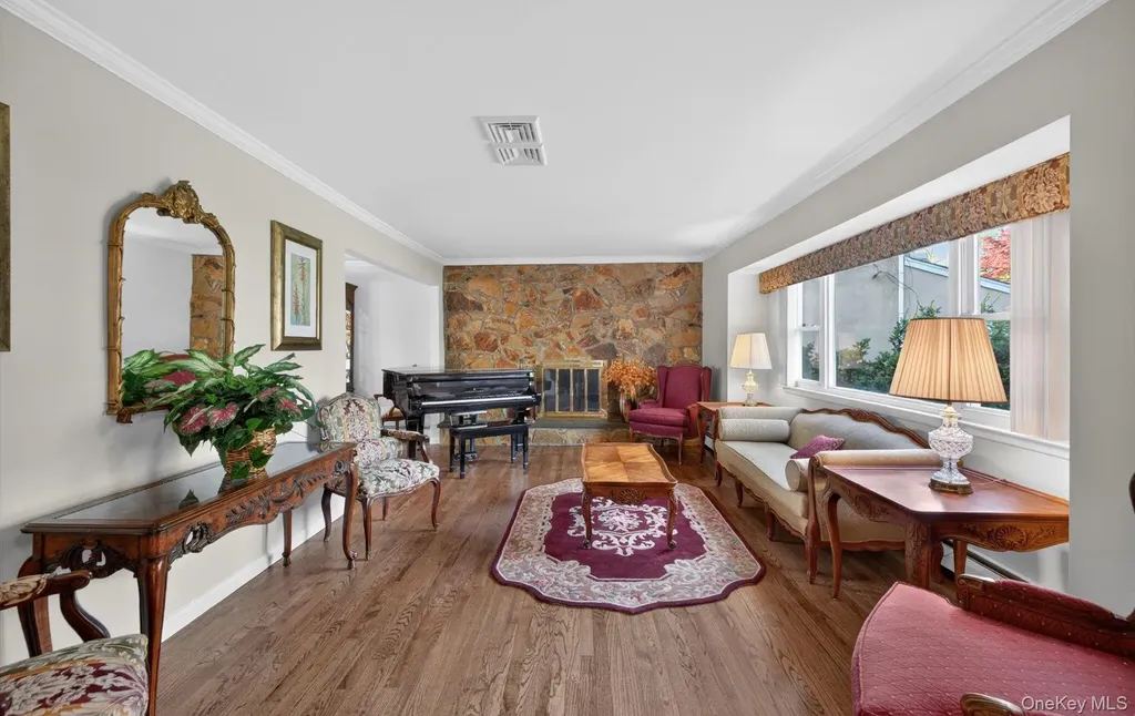 17 Hillcrest Drive Glen Head NY 11545