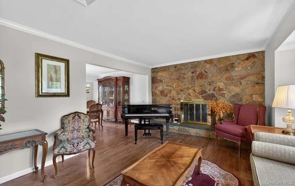 17 Hillcrest Drive Glen Head NY 11545