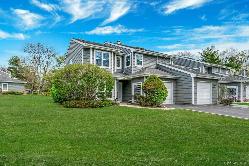 47 Madder Lake Circle Commack NY 11725