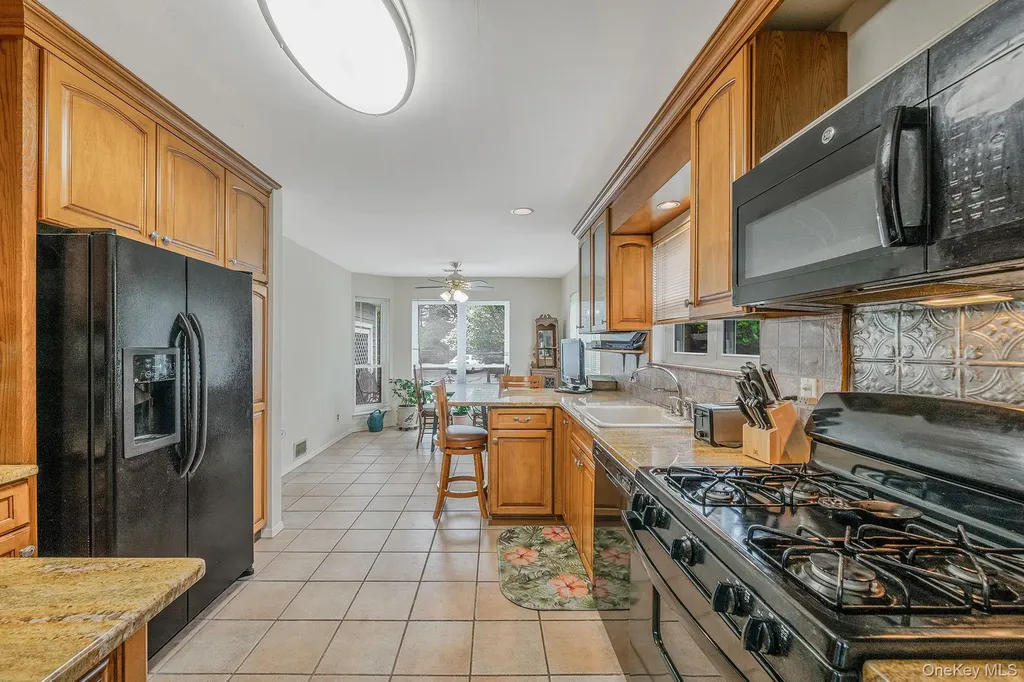 47 Madder Lake Circle Commack NY 11725