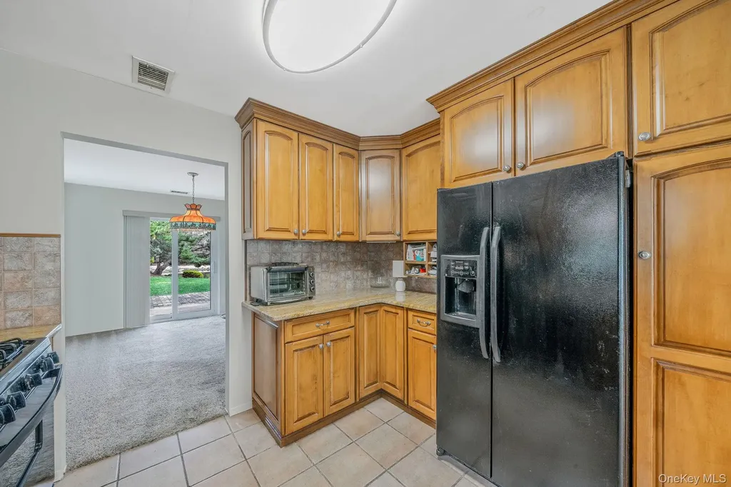 47 Madder Lake Circle Commack NY 11725