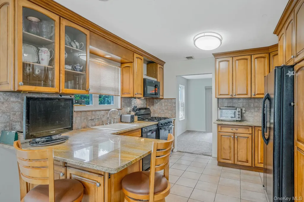 47 Madder Lake Circle Commack NY 11725