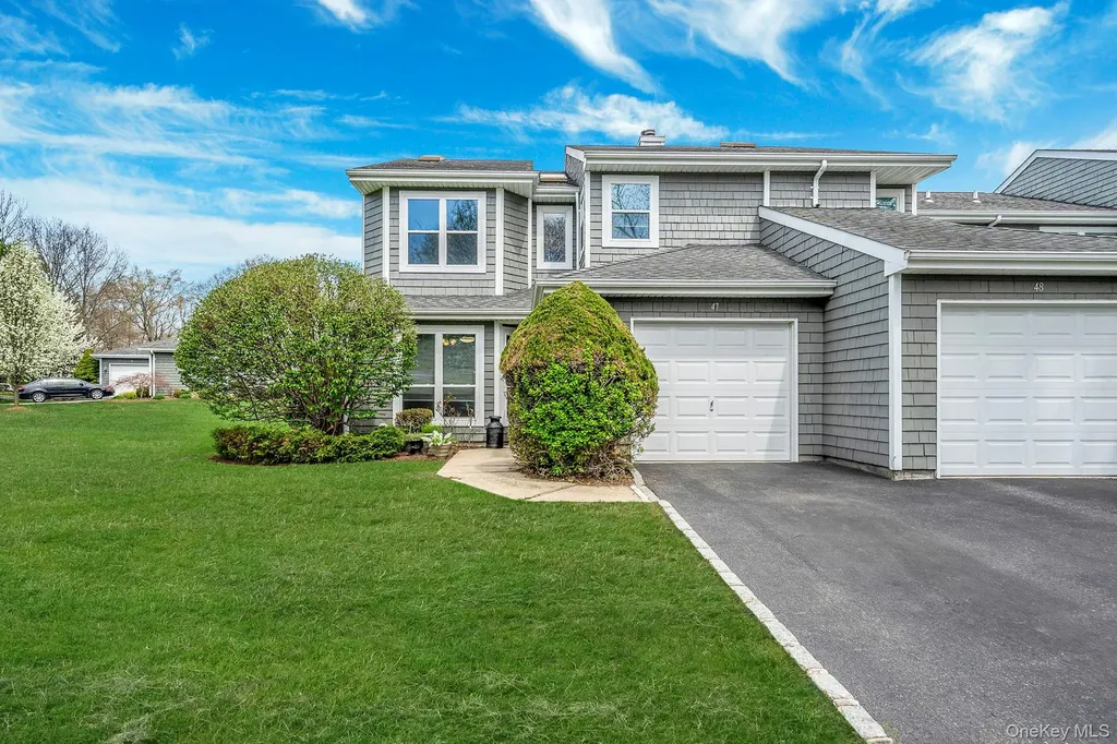 47 Madder Lake Circle Commack NY 11725