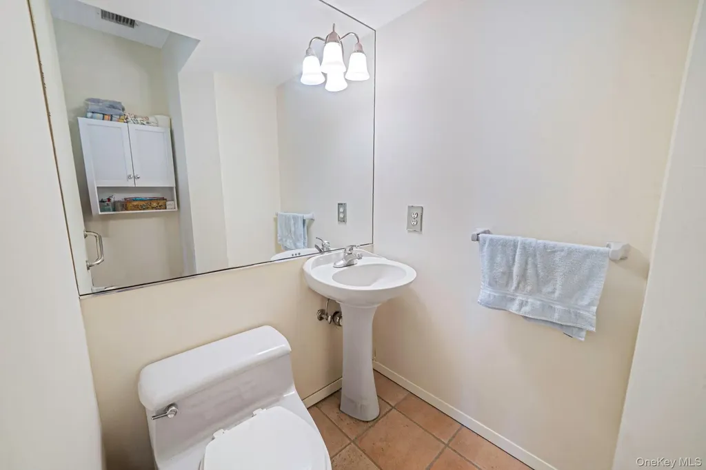 47 Madder Lake Circle Commack NY 11725