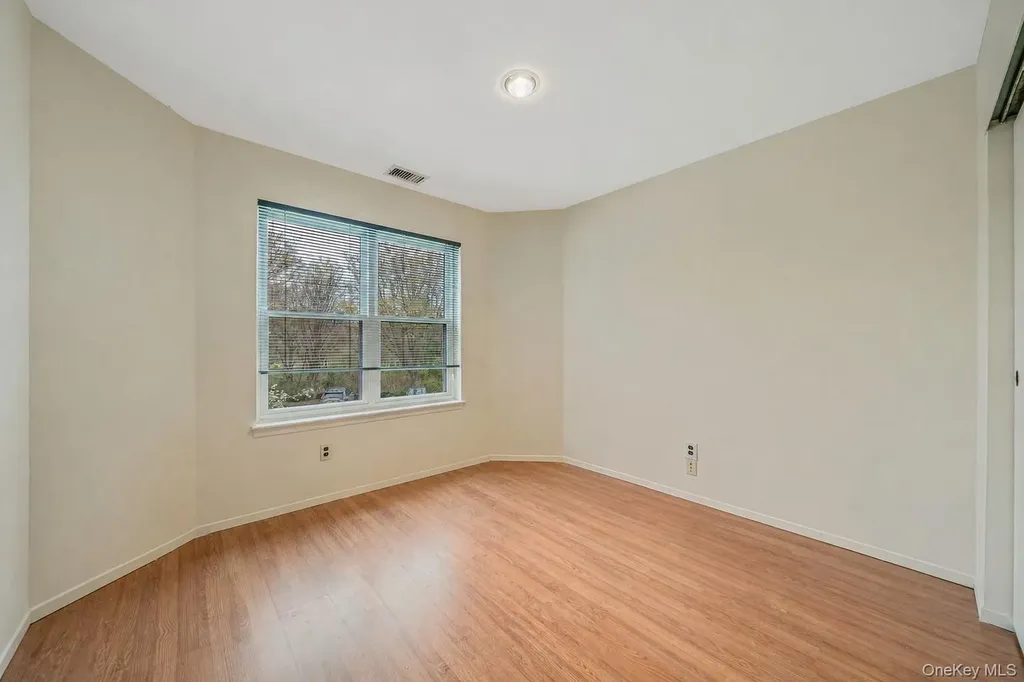 47 Madder Lake Circle Commack NY 11725