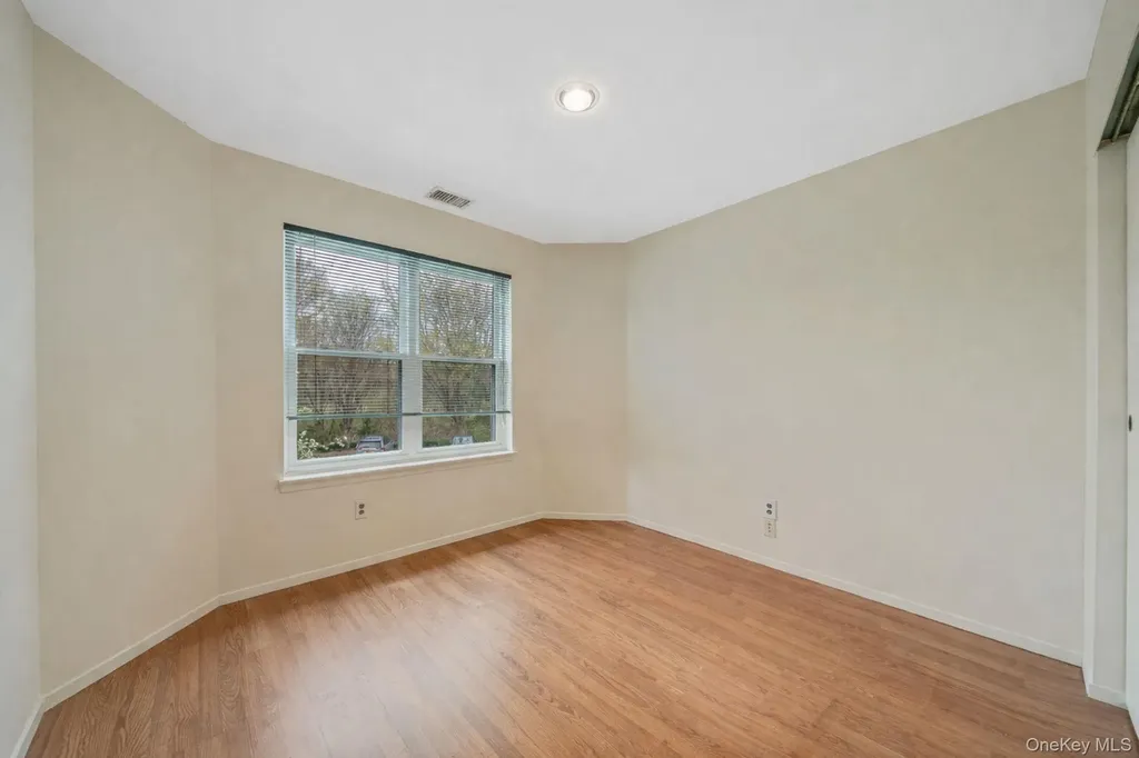 47 Madder Lake Circle Commack NY 11725