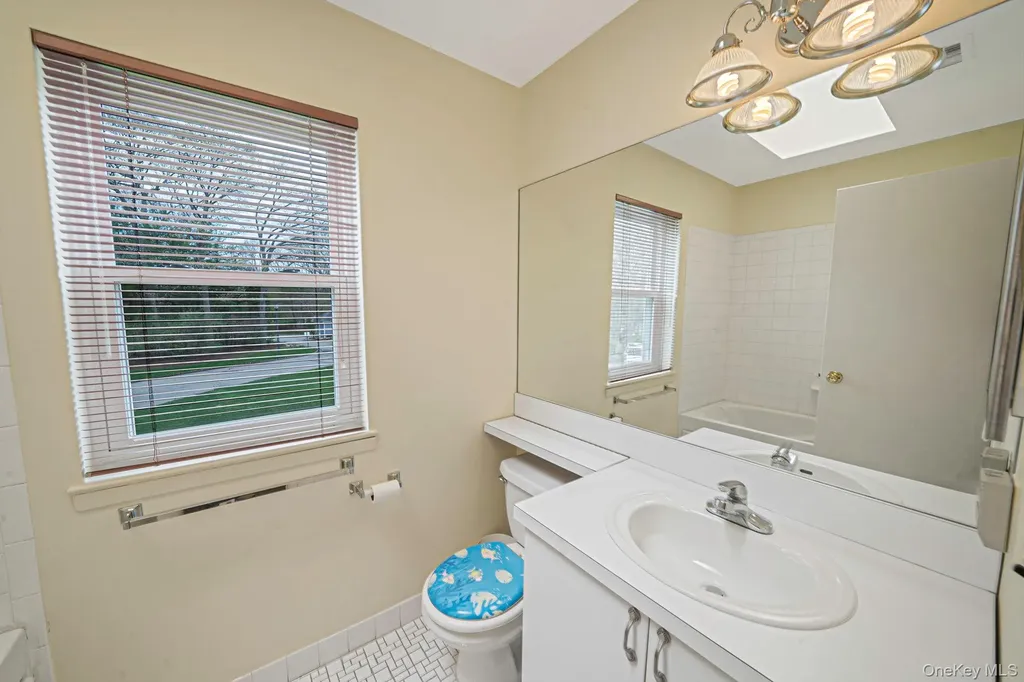 47 Madder Lake Circle Commack NY 11725