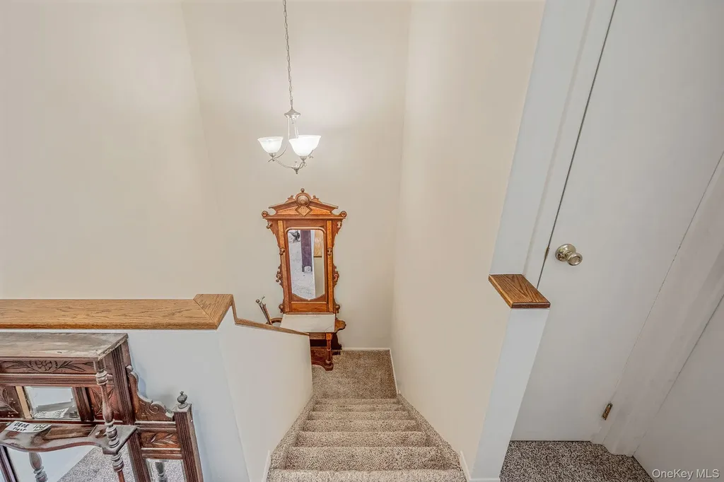 47 Madder Lake Circle Commack NY 11725