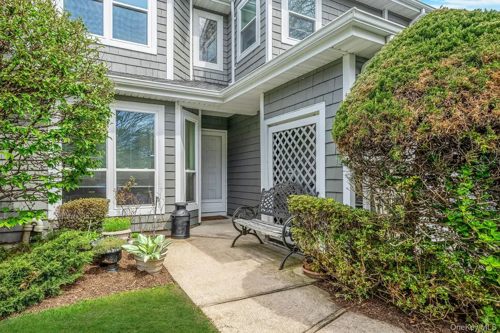 47 Madder Lake Circle Commack NY 11725