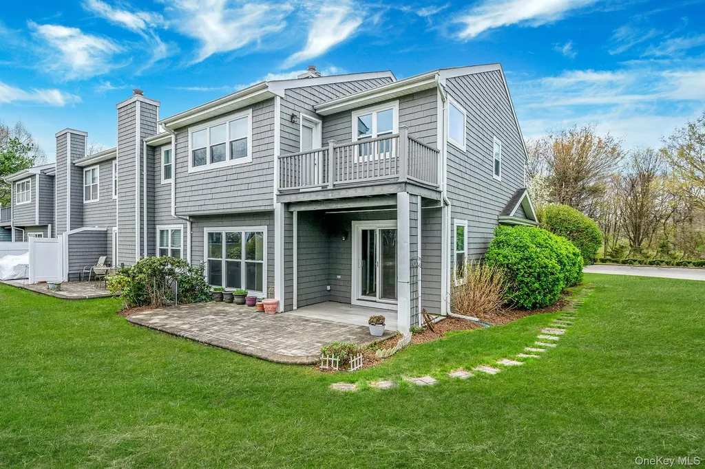 47 Madder Lake Circle Commack NY 11725