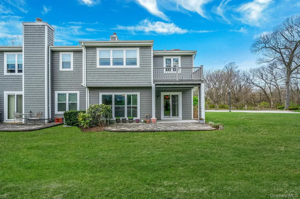 47 Madder Lake Circle Commack NY 11725