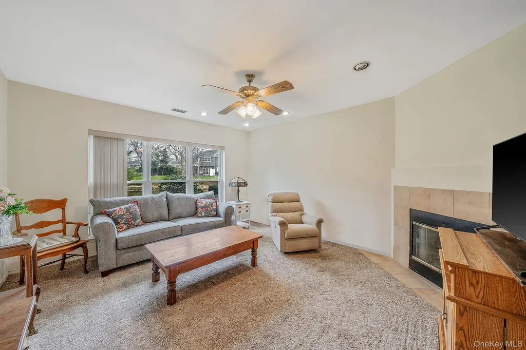 47 Madder Lake Circle Commack NY 11725
