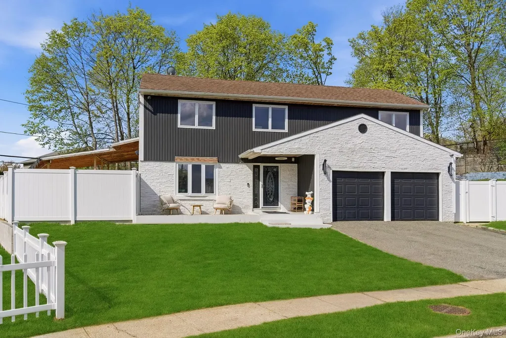 3 Rustic Court Plainview NY 11803