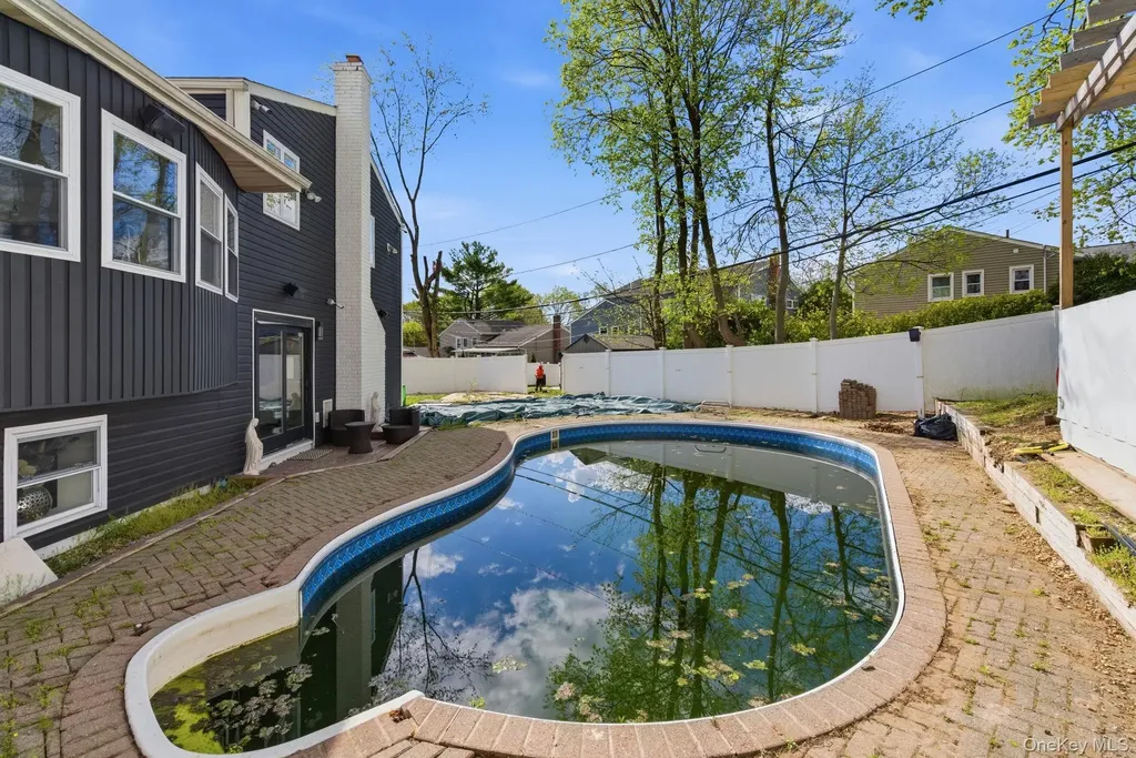 3 Rustic Court Plainview NY 11803