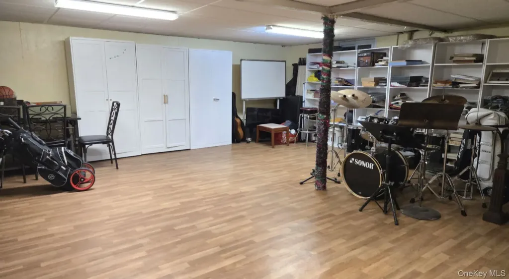 257 Schenck Avenue Great Neck NY 11021
