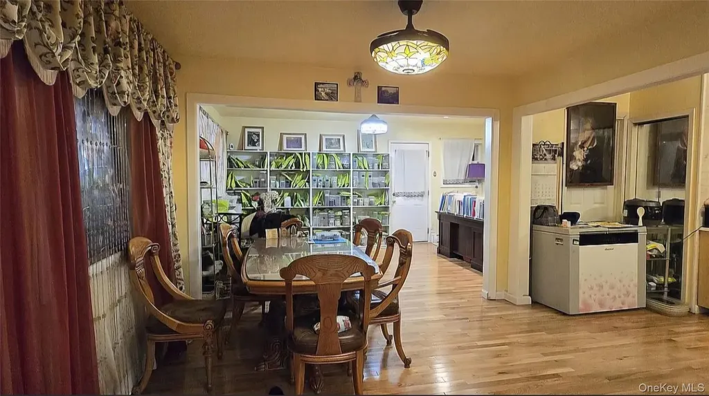 257 Schenck Avenue Great Neck NY 11021