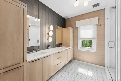 1 Fox Crossing Sag Harbor NY 11963