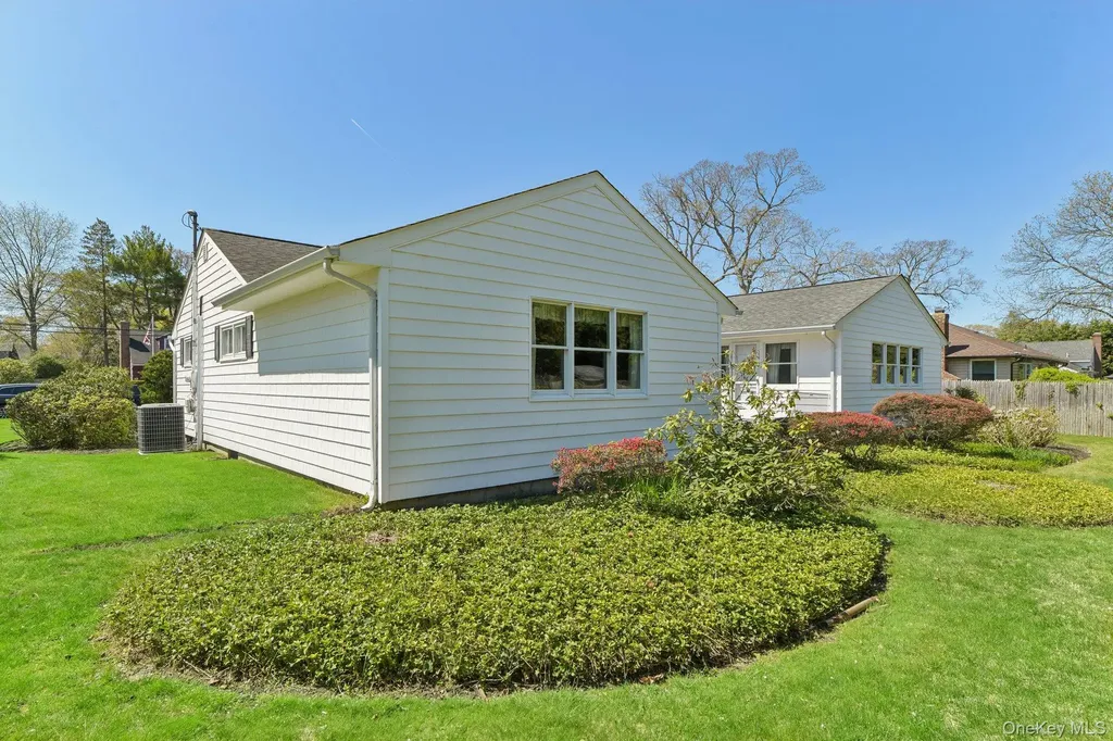 39 Shebar Drive Islip NY 11751