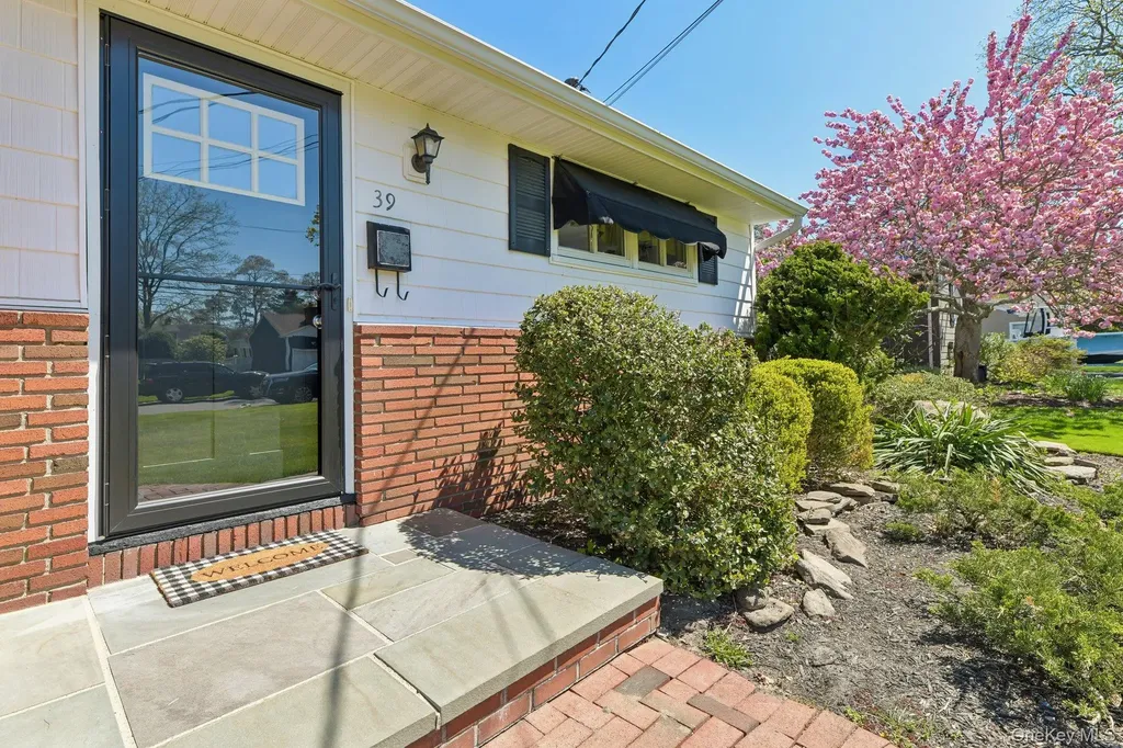 39 Shebar Drive Islip NY 11751