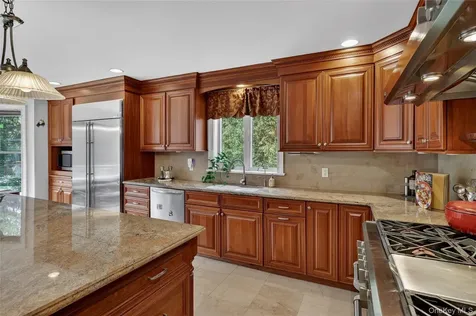74 Dogwood Lane Pleasantville NY 10570
