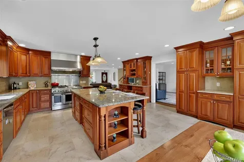 74 Dogwood Lane Pleasantville NY 10570