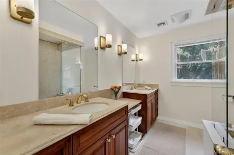 74 Dogwood Lane Pleasantville NY 10570