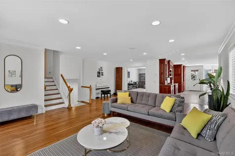 74 Dogwood Lane Pleasantville NY 10570