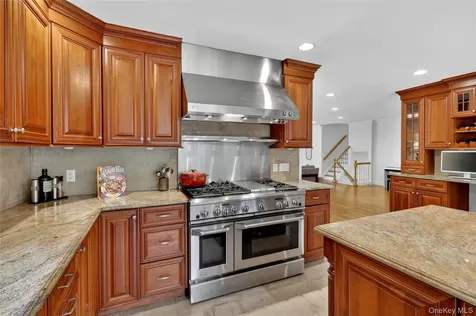 74 Dogwood Lane Pleasantville NY 10570