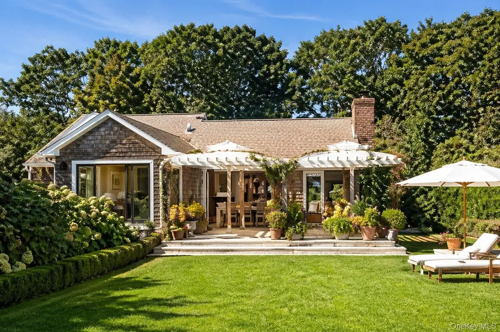 44 Straight Path Southampton NY 11968