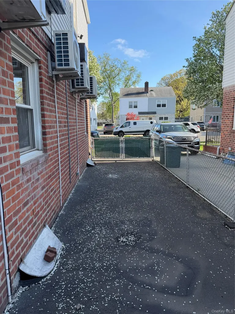 13817 64th Avenue Flushing NY 11367