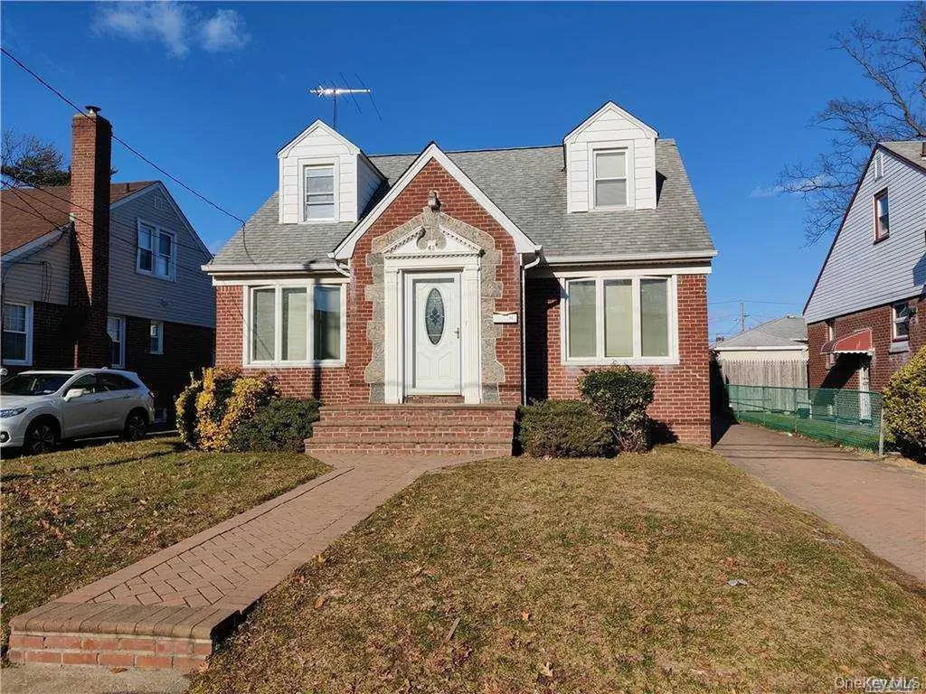 63 E Dover Street Valley Stream NY 11580