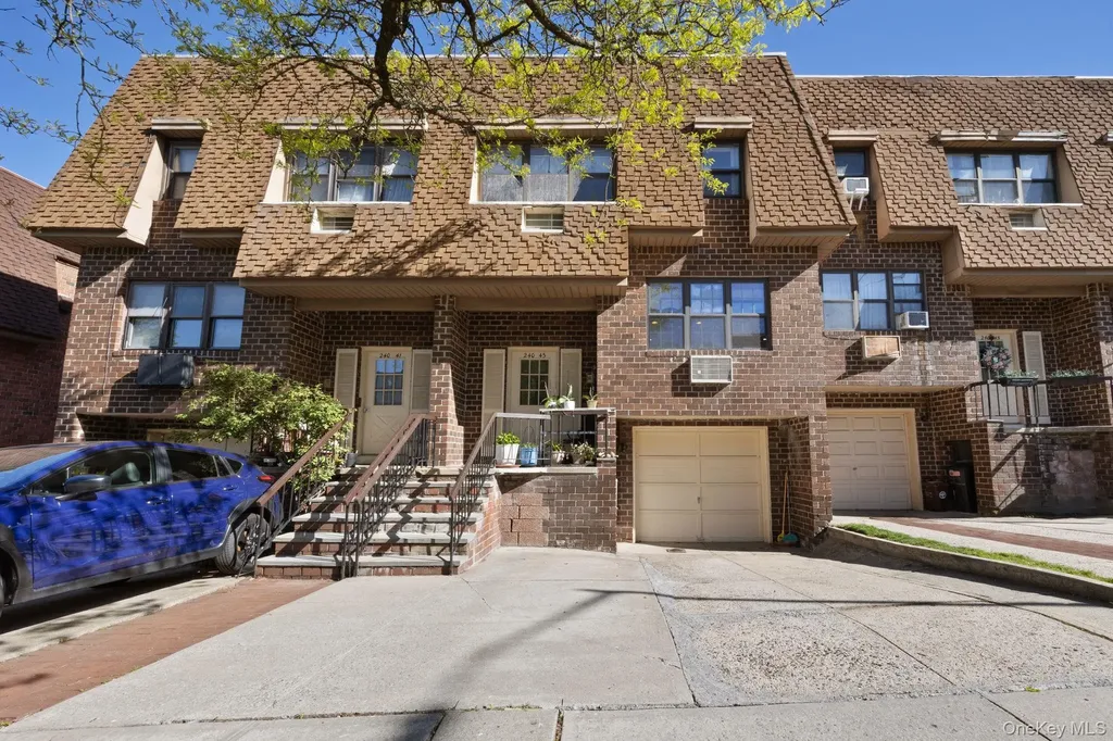 240-43 69 Avenue Douglaston NY 11362
