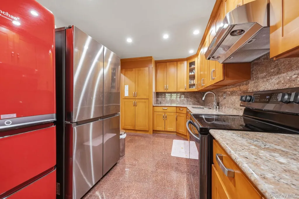 240-43 69 Avenue Douglaston NY 11362