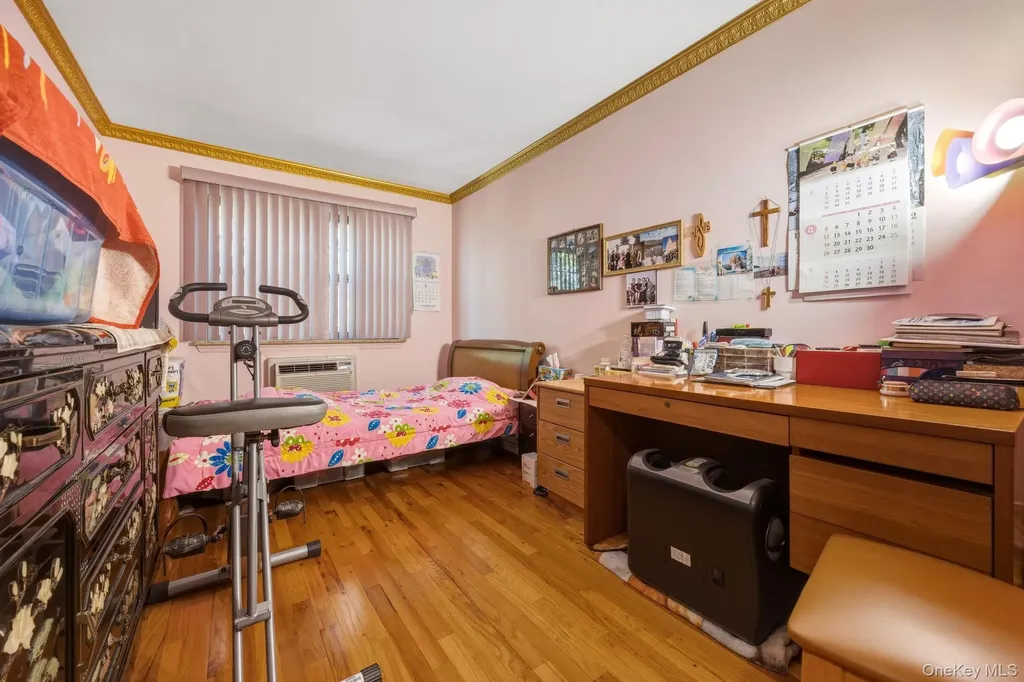 240-43 69 Avenue Douglaston NY 11362