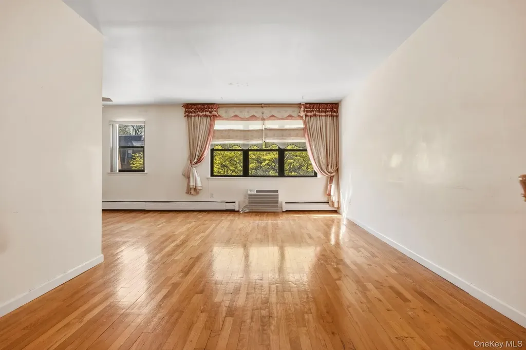 240-43 69 Avenue Douglaston NY 11362