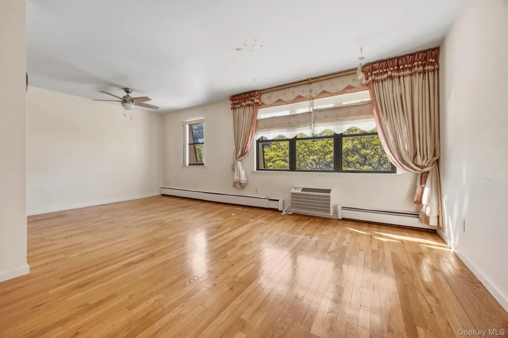 240-43 69 Avenue Douglaston NY 11362