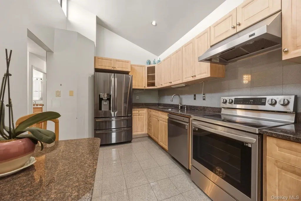 240-43 69 Avenue Douglaston NY 11362