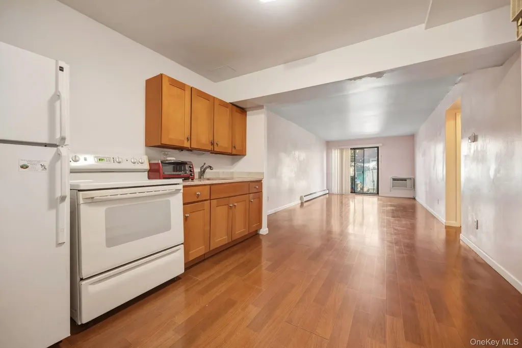 240-43 69 Avenue Douglaston NY 11362