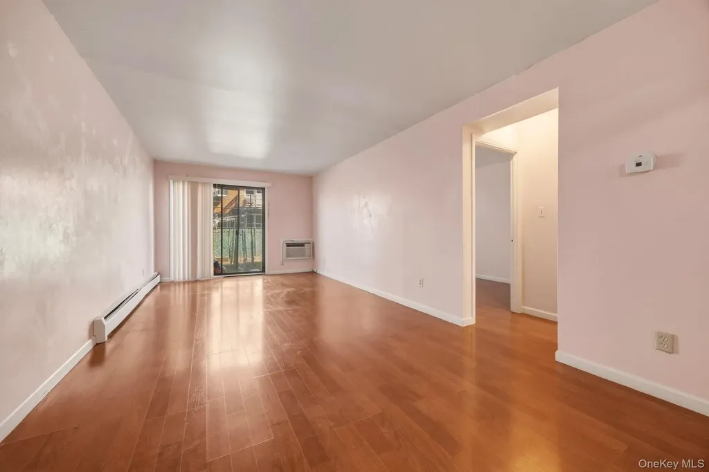 240-43 69 Avenue Douglaston NY 11362