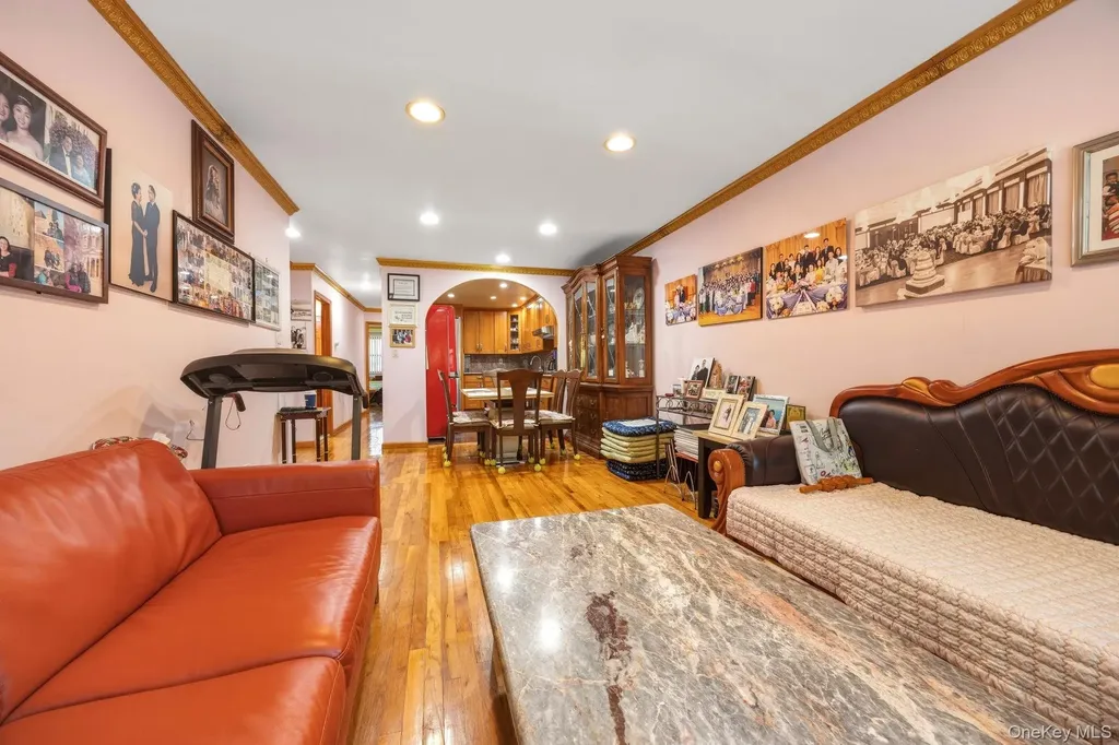 240-43 69 Avenue Douglaston NY 11362
