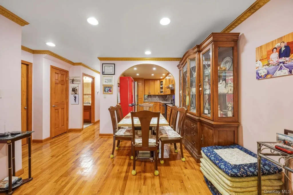 240-43 69 Avenue Douglaston NY 11362