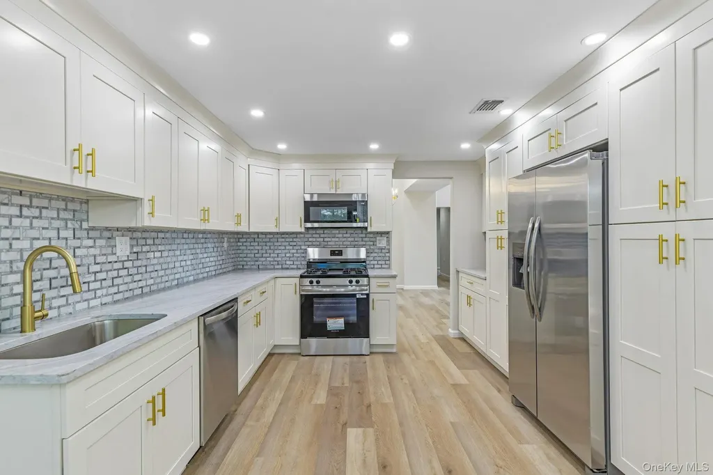 289 Glen Drive Ridge NY 11961